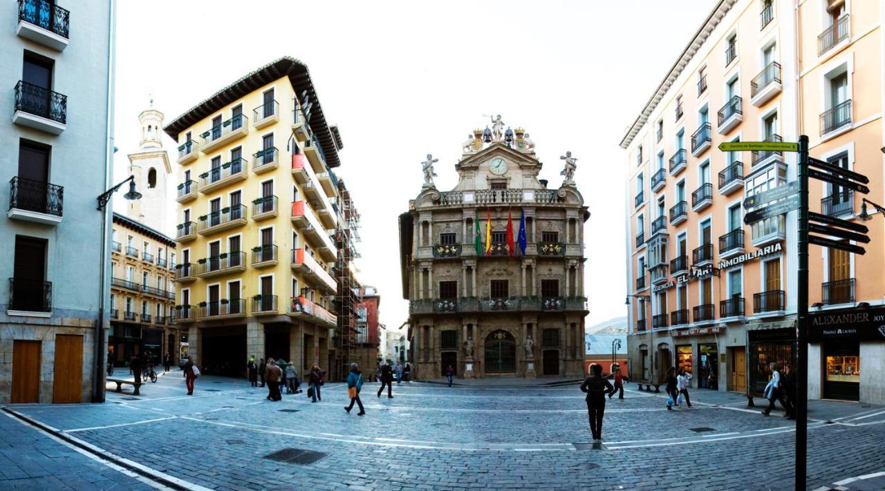 Frente A La Catedral Apartament *